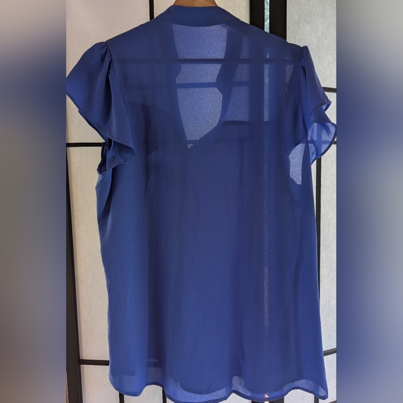 Express L periwinkle band collar illusion flutter sleeve blouse - Picture 4 of 4
